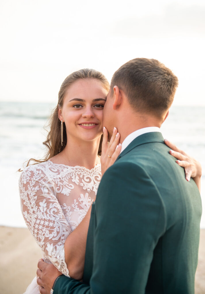 Groom kiss bride